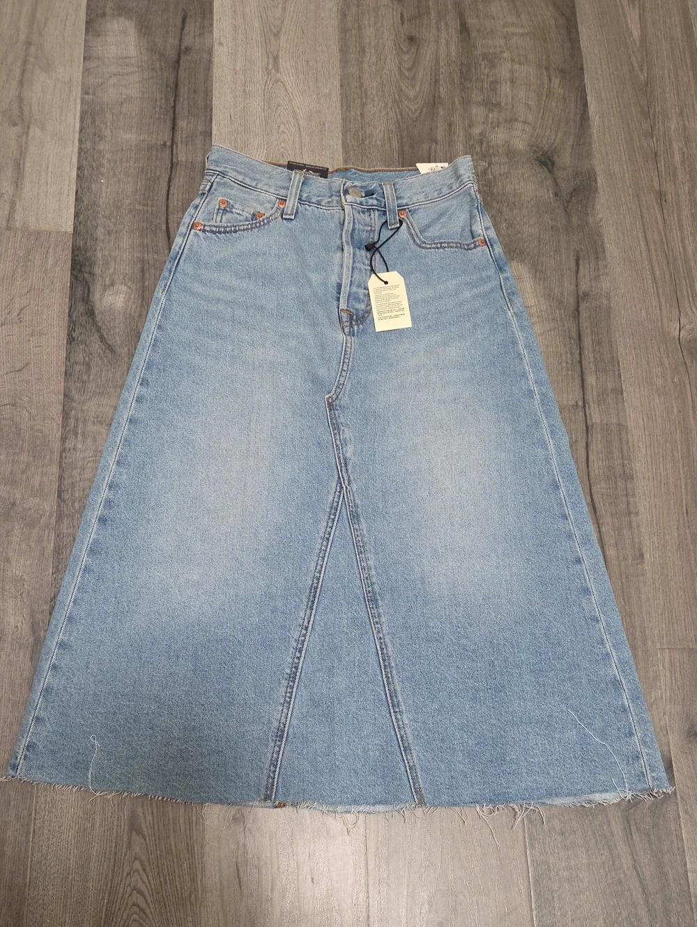 NWT Levi's High-Rise Light Wash A-Line Denim Midi Skirt | Deconstructed Raw Hem - Picture 4 of 11